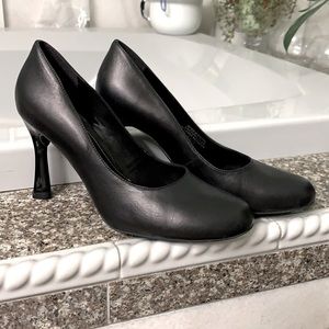 Vigotti black leather pumps